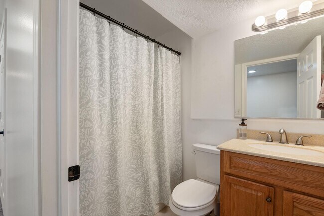 Building Photo - 2521 Apricot Pl