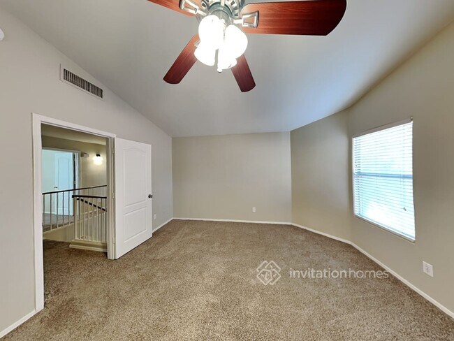 Building Photo - 1755 E Toledo St