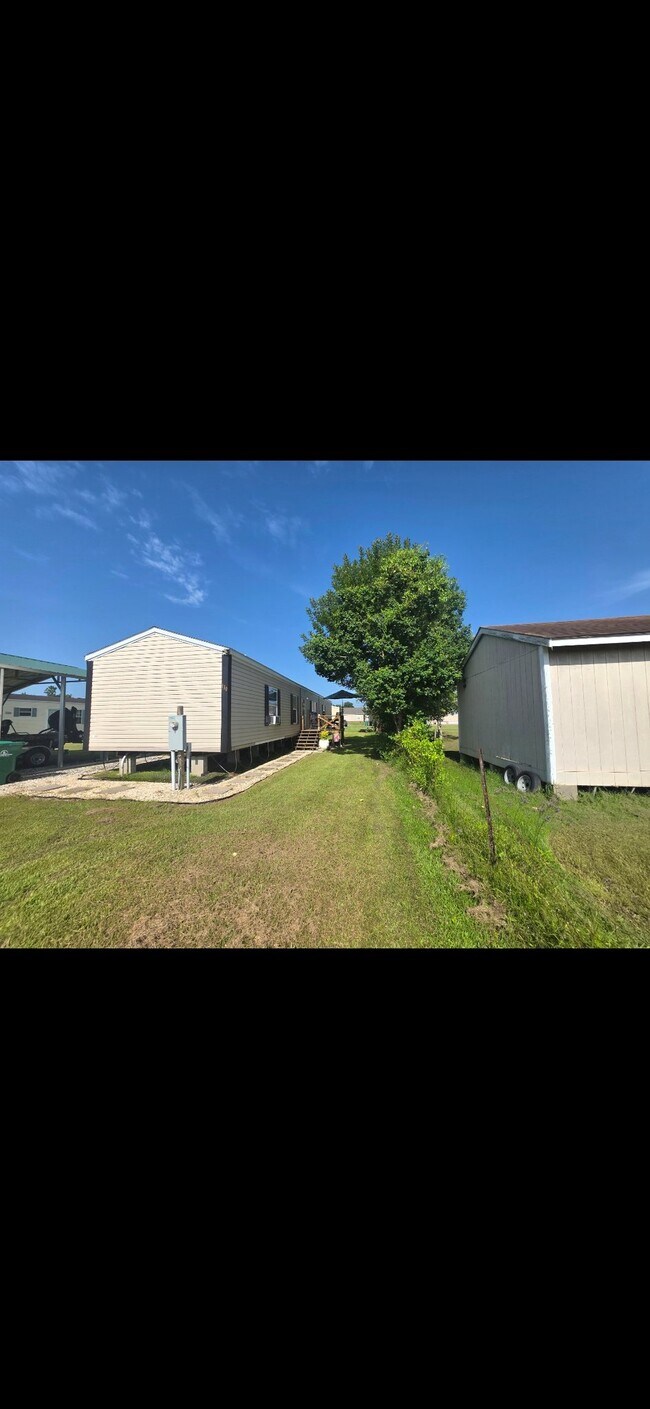 Building Photo - 130 Raoul Ln