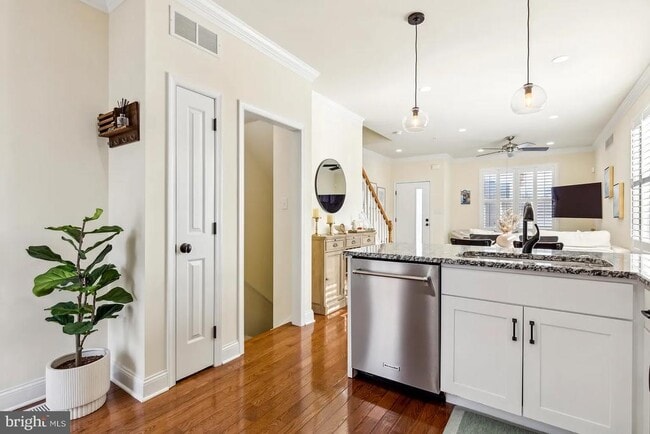 Building Photo - 103 Front St