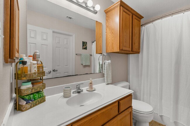 Building Photo - 3 Bed Available at Waterwood Townhome Complex!