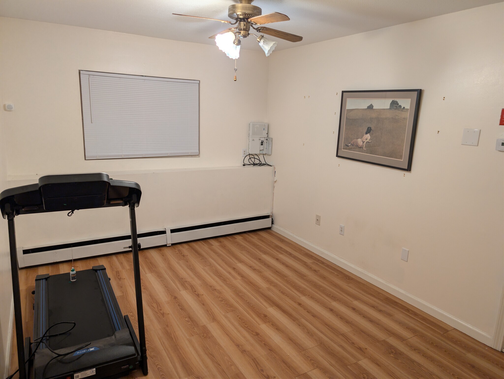 Building Photo - 565 Quaker Ln