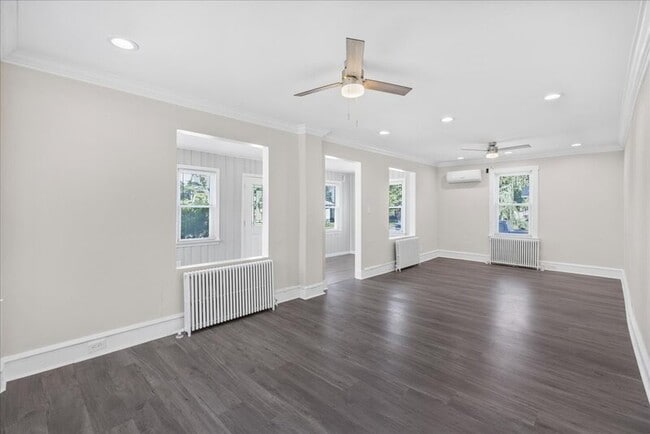 Building Photo - 545 Nassau Ave