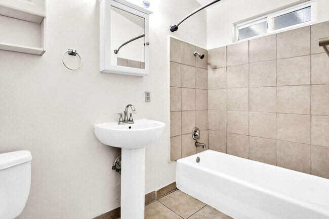 Building Photo - Clairemont Mesa Blvd 4414-4416 Duplex