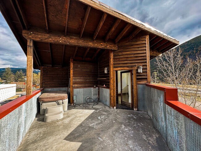 Building Photo - Modern 1 Bedroom, 1 Bathroom Home in East Missoula – Fully Furnished!