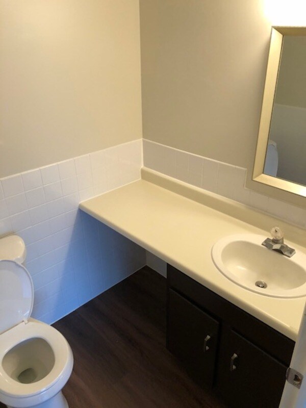 Building Photo - 103 N Milwaukee Ave