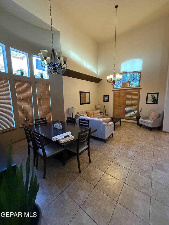 Building Photo - 3733 Tierra Campa Dr