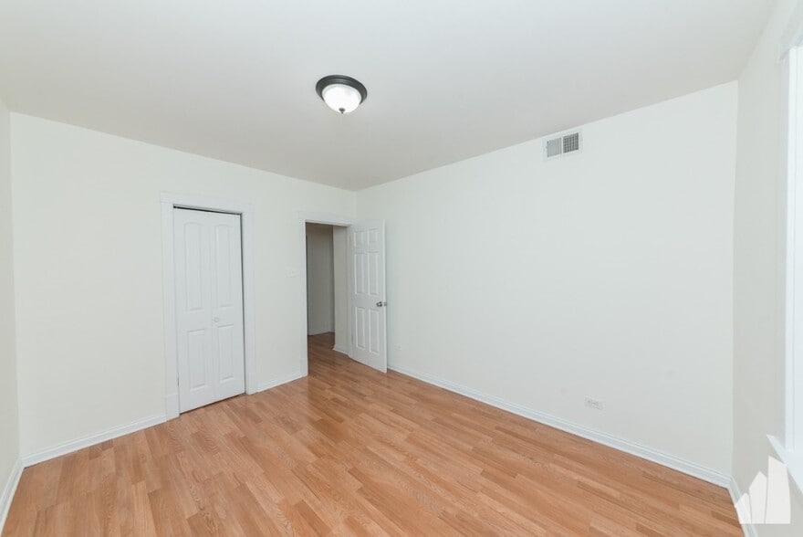 Building Photo - 4948 N Harding Ave