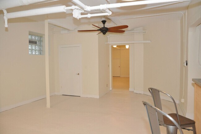Building Photo - 2550 Pillsbury Ave