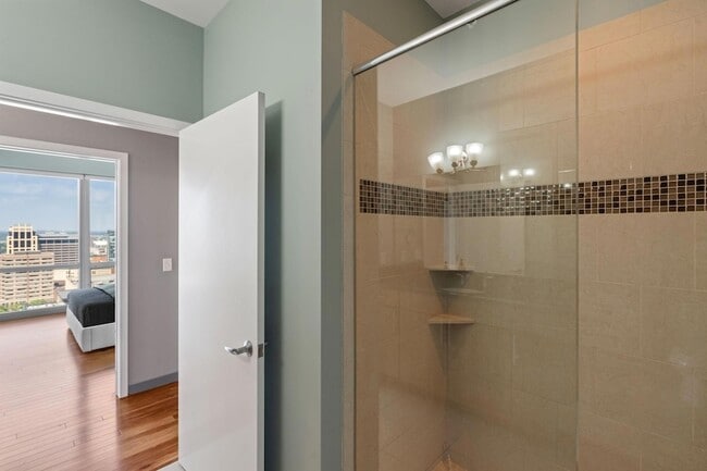 Building Photo - 929 Portland Ave