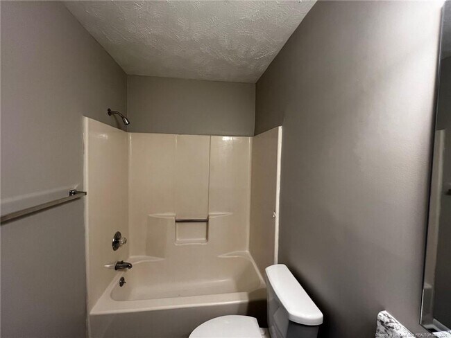 Building Photo - 1433 Ireland Dr