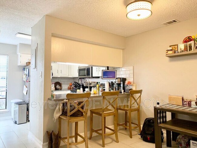 Building Photo - 2623 Piedras Dr