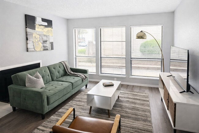 Building Photo - 505 N Rock Rd