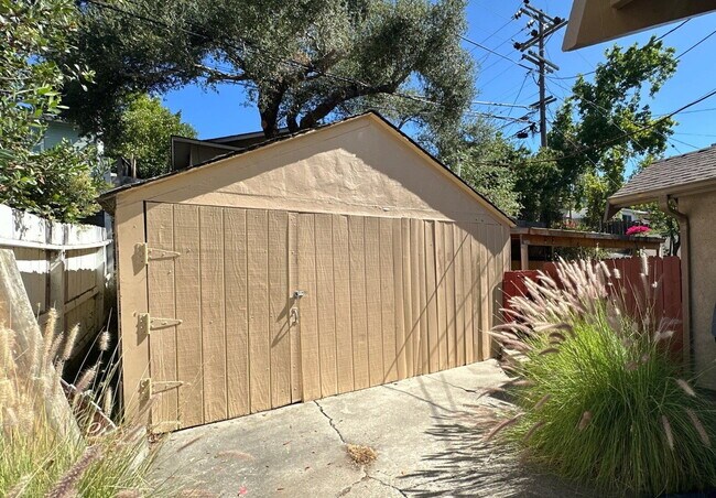 Building Photo - Charming 1928 Vintage Cottage Near Cal Poly – Available Now