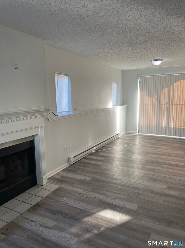 Building Photo - 925 Oronoke Rd