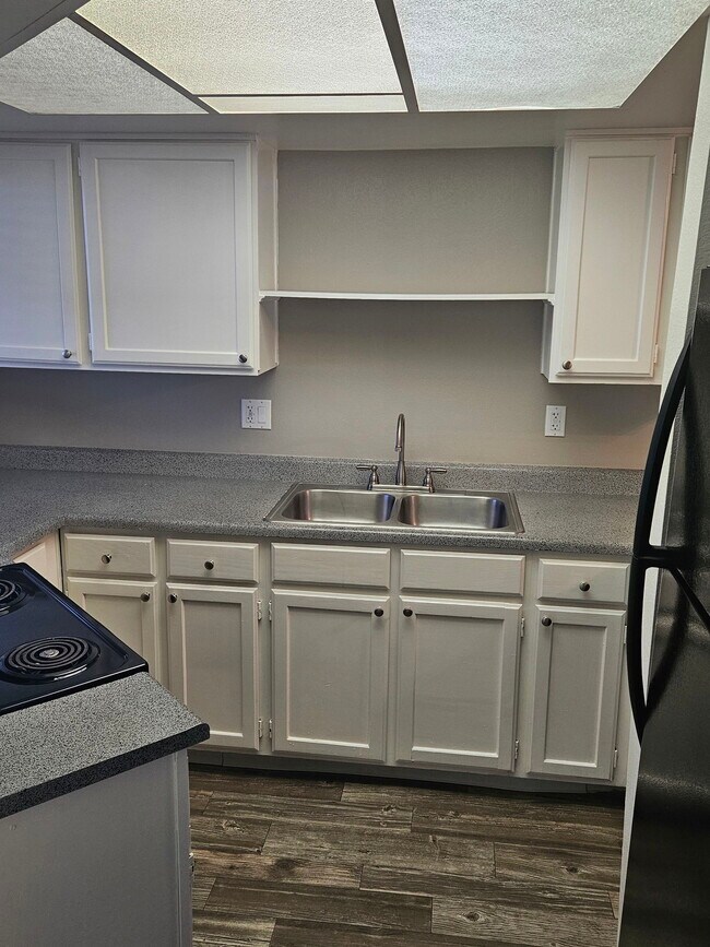 Building Photo - 885 N Granite Reef Rd