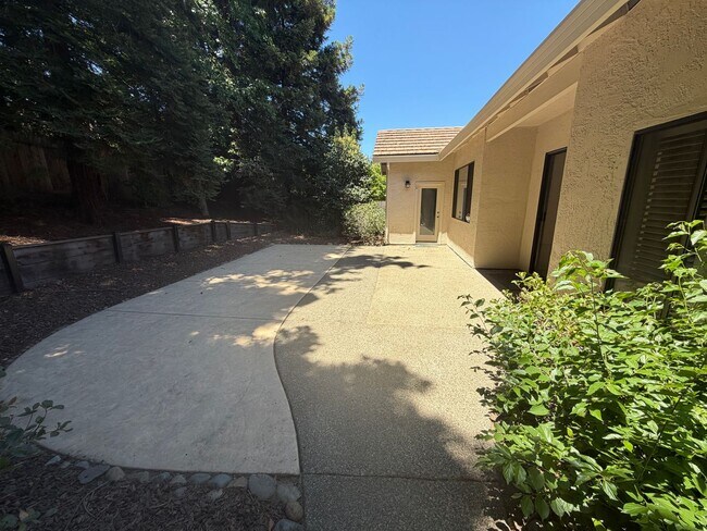 Building Photo - 4 bedroom | 2 bathroom | Gold River home