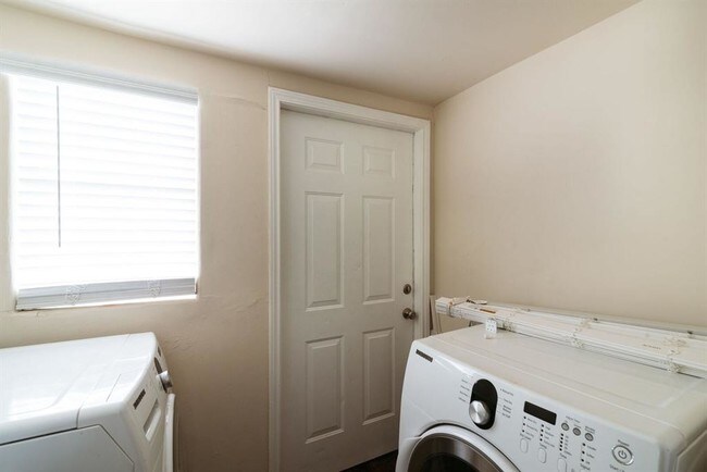 Building Photo - 3811 Fox St