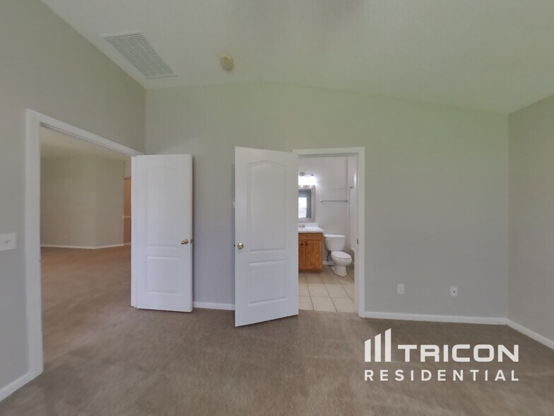 Building Photo - 892 Bonaparte Landing Ct
