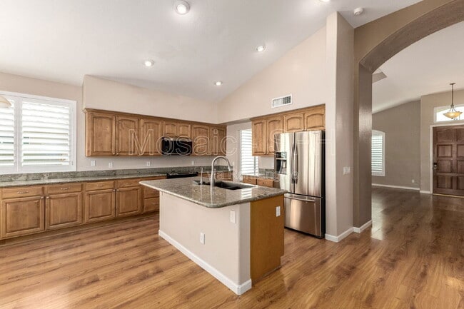 Building Photo - 2738 E Silverwood Dr