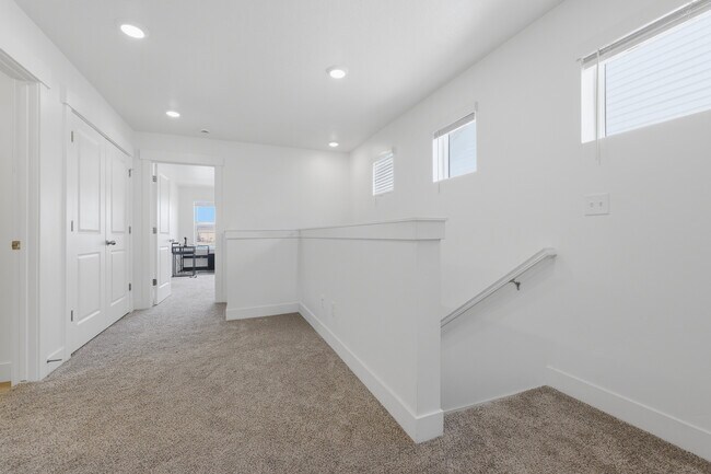 Building Photo - 961 W 1000 N
