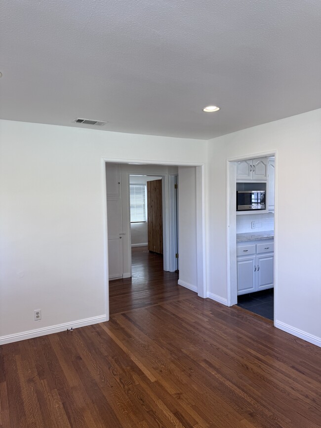 Living room - 5845 Sunfield Ave