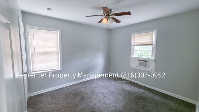 Building Photo - 2 Bed 1 Bath rare to rent!