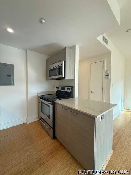 Building Photo - 40 Malvern St