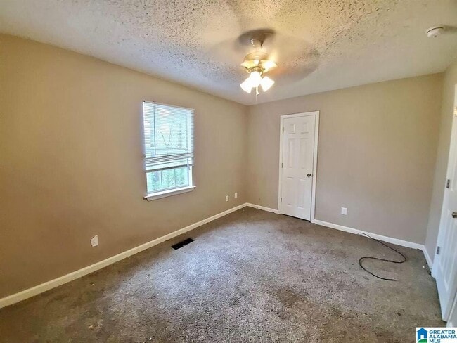 Building Photo - 620 15th Ave NW