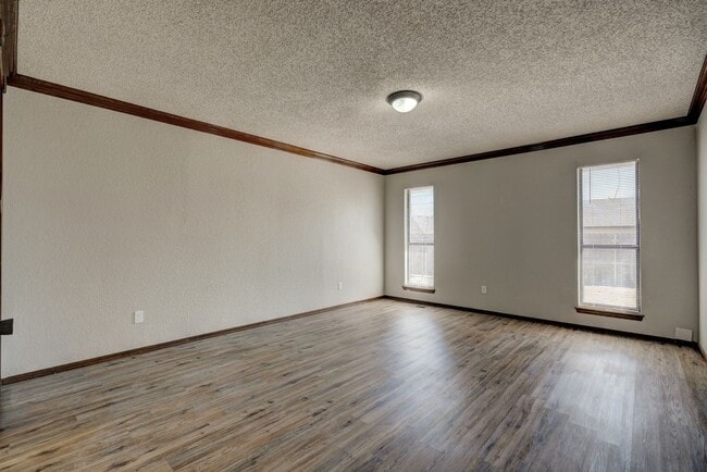 Building Photo - 4 bed, 2 bath home in Edmond