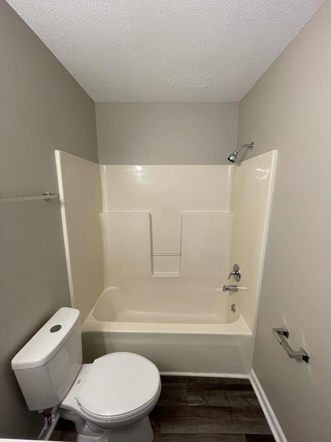 Building Photo - 1005 Peachers Mill Rd