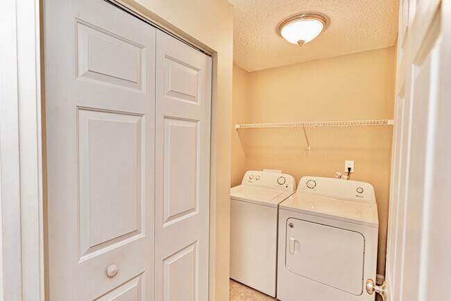 Building Photo - 1403 Wenwood Ct