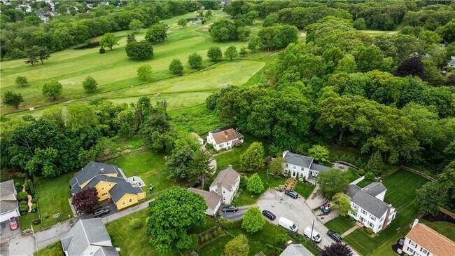 Building Photo - 27 1/2 Doro Pl