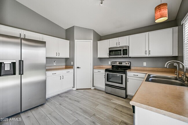 Building Photo - 12021 W Columbine Dr