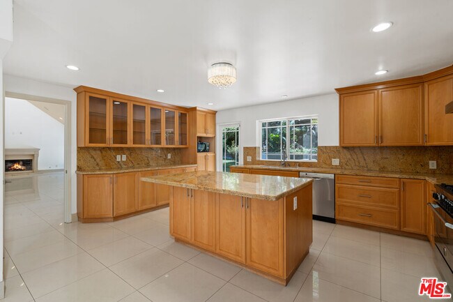 Building Photo - 10926 Alta View Dr