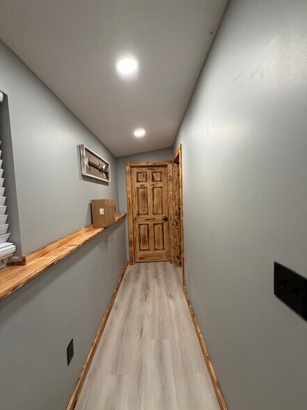 Back hallway - 18619 S State Route D