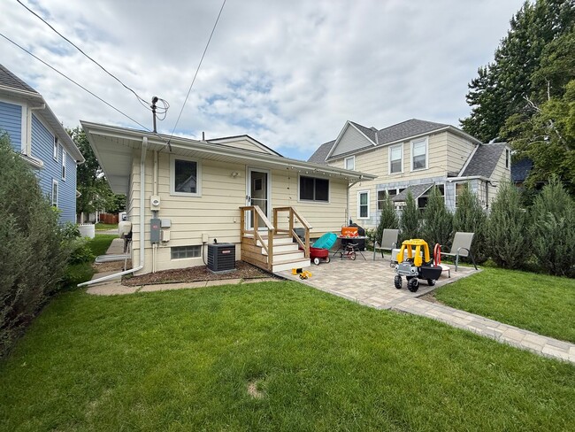 Building Photo - Beautifully Updated 4 Bed 2 Bath St.Paul S...