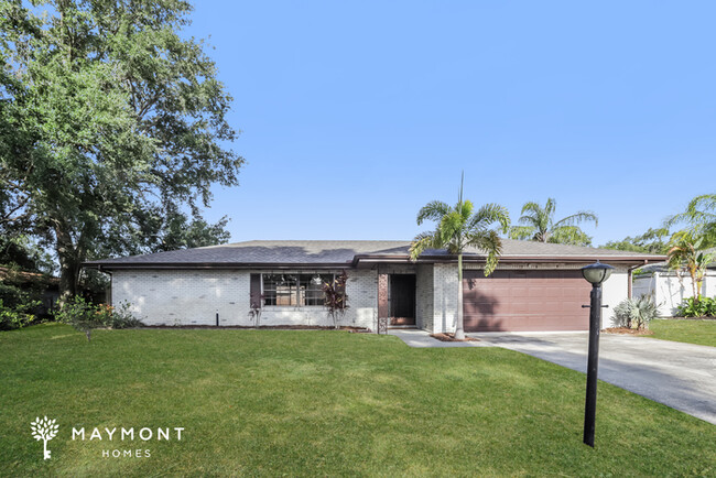 Primary Photo - Spacious 3 Bedroom Home with Enclosed Pool