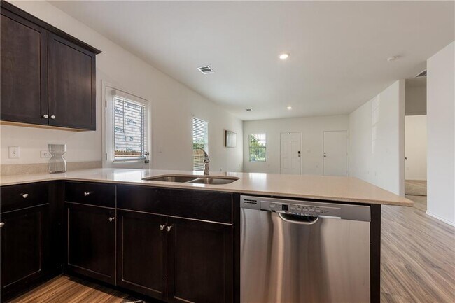 Building Photo - 5920 Eden Dr