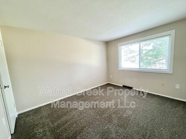 Building Photo - 5520 Beavercrest Dr