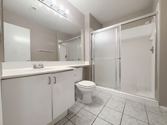 Building Photo - 2b2b Condo Tropicana/Jones  $1450