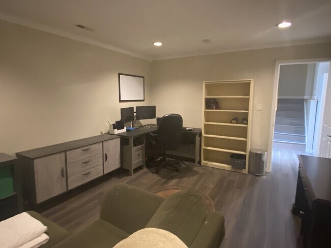 Building Photo - 1 Hunters Ridge Dr
