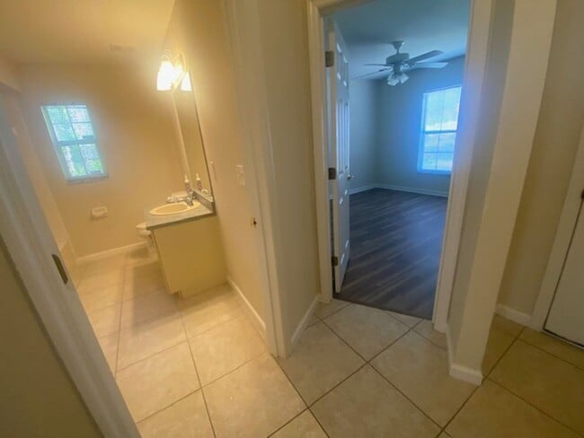 Building Photo - 1 Ryarbor Dr