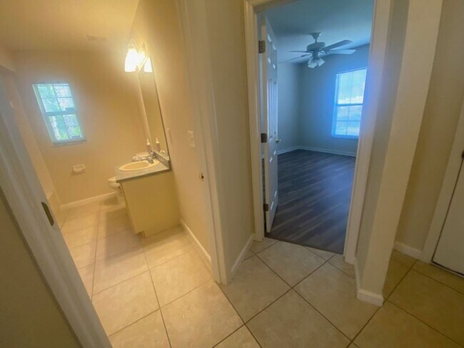 Building Photo - Great 3/2/1 duplex with a private driveway and entrance!  Partially fenced yard! Must see!