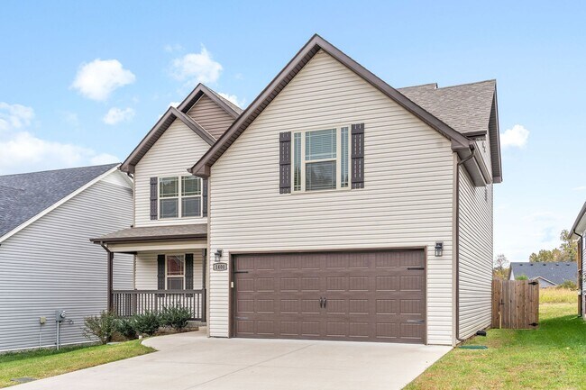 Building Photo - Pet Friendly Three Bedroom with Bonus!