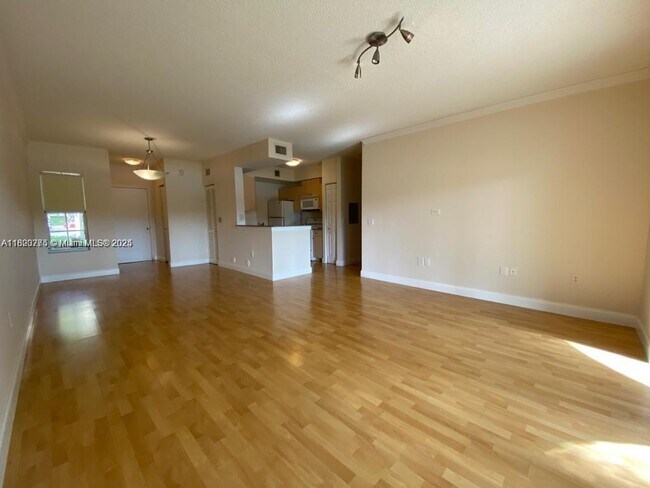 Building Photo - 2424 Centergate Dr