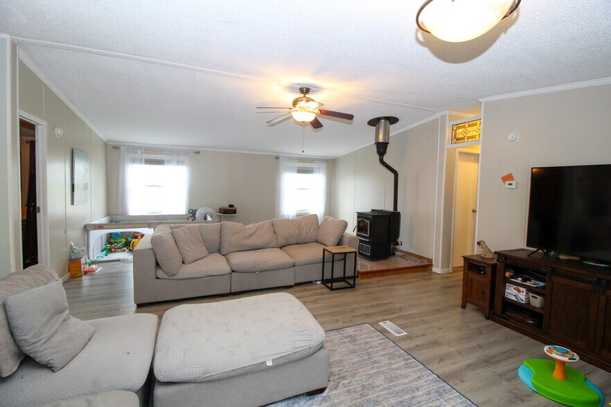 Great room with pellet stove - 17765 County Route 59