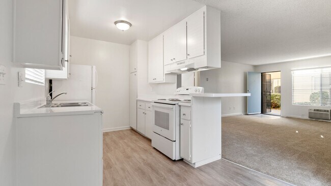 Building Photo - 2BR in El Cajon with Parking and Private Patio