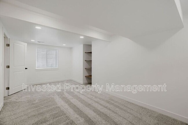 Building Photo - 6473 Newcombe Ct
