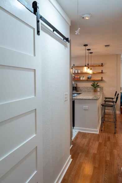 Building Photo - 215 Blue Bonnet St